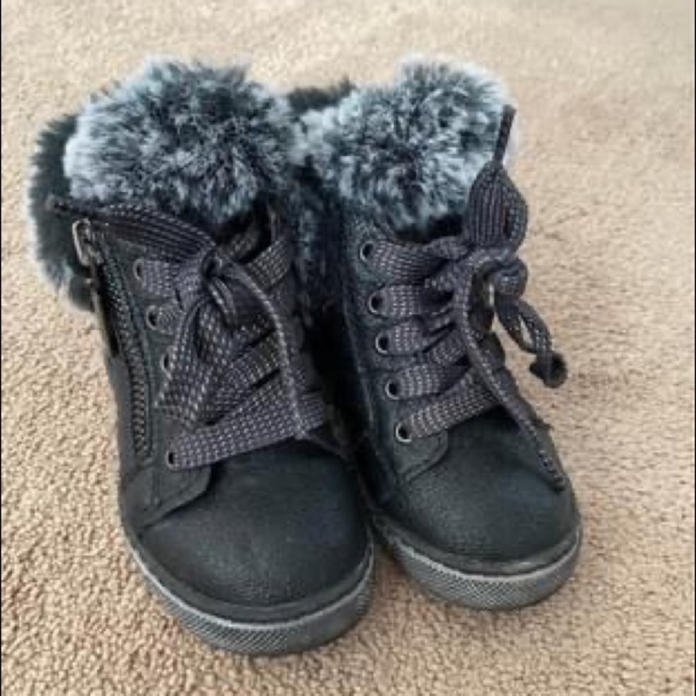 NATURINO EXPRESS, Size 7 toddler girls sneaker booties, black with fur trim.